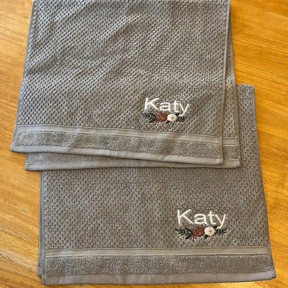 Threshold bath towel set - NWT - embroidered with flowers & Katy - Classic Gray - Picture 6 of 10